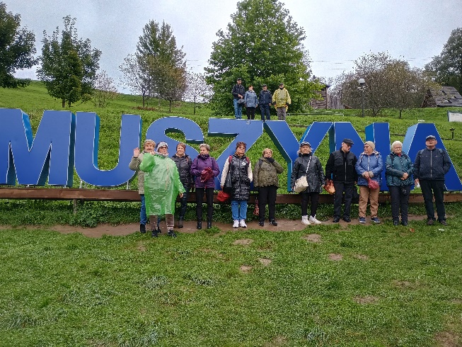 GOPS Gorlice zdjęcie seniorów podczas zajęć
