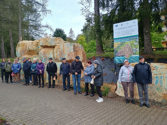 GOPS Gorlice zdjęcie seniorów podczas zajęć