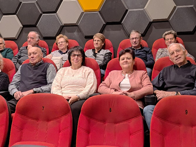 GOPS Gorlice zdjęcie seniorów podczas zajęć