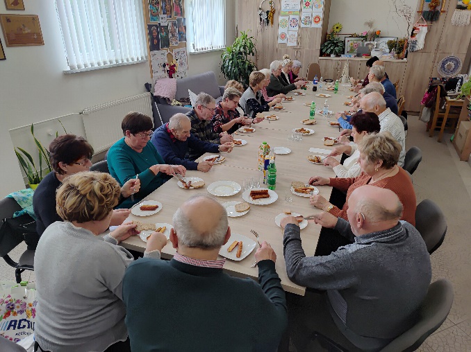 GOPS Gorlice zdjęcie seniorów podczas zajęć