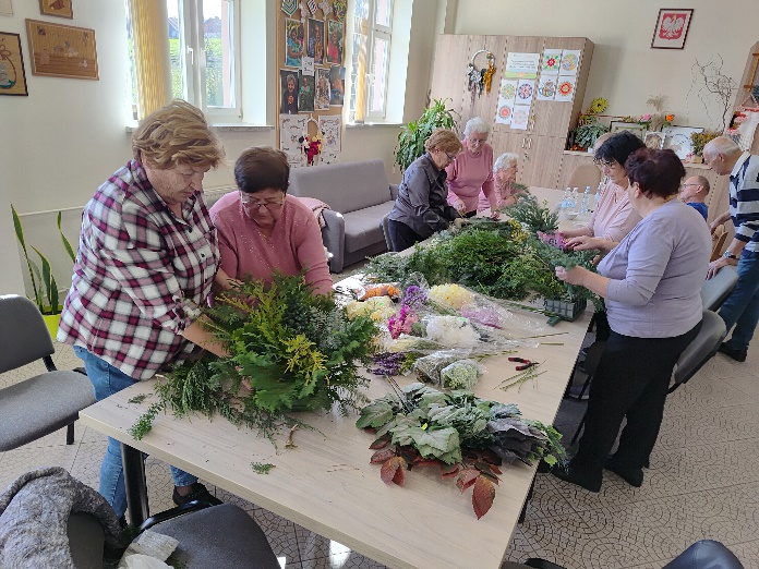 GOPS Gorlice zdjęcie seniorów podczas zajęć