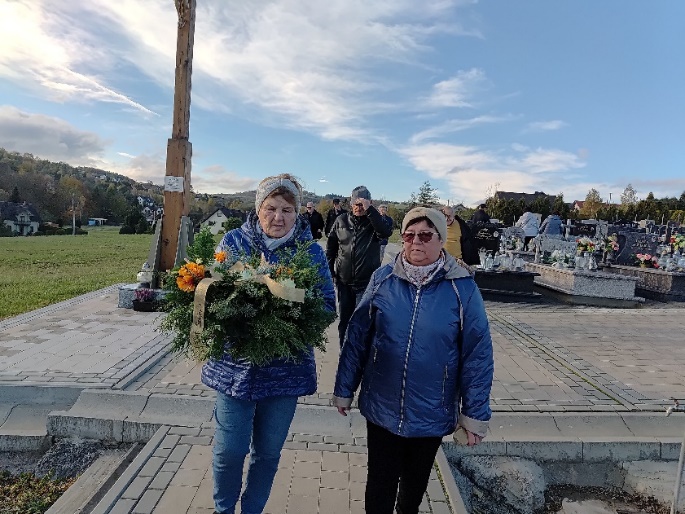GOPS Gorlice zdjęcie seniorów podczas zajęć