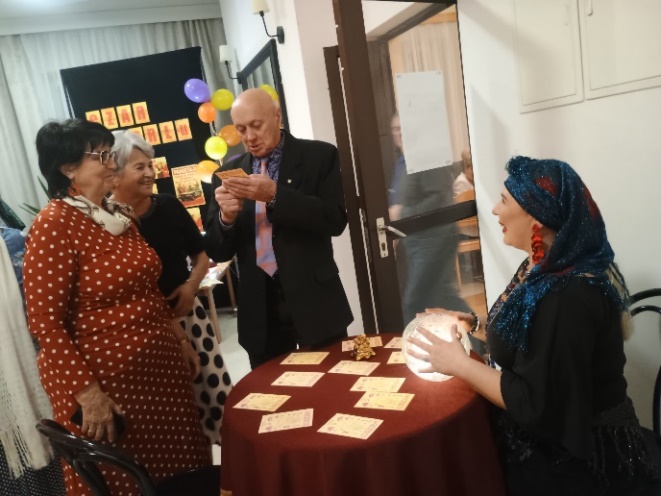 GOPS Gorlice zdjęcie seniorów podczas zajęć