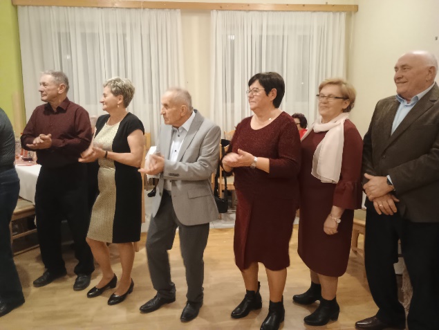 GOPS Gorlice zdjęcie seniorów podczas zajęć