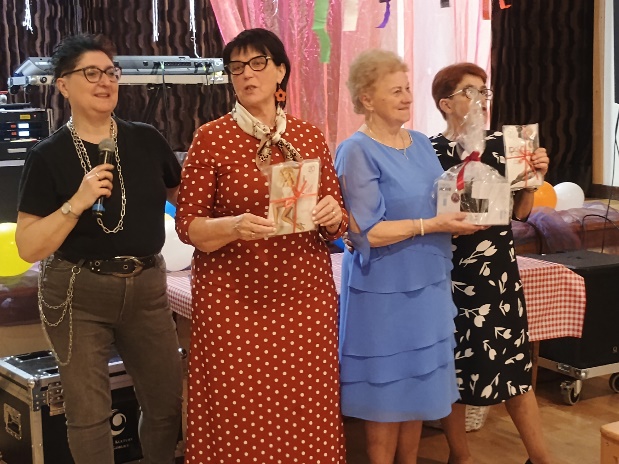 GOPS Gorlice zdjęcie seniorów podczas zajęć