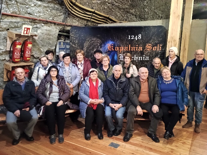 GOPS Gorlice zdjęcie seniorów podczas zajęć