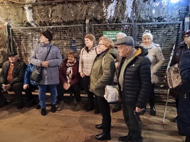 GOPS Gorlice zdjęcie seniorów podczas zajęć