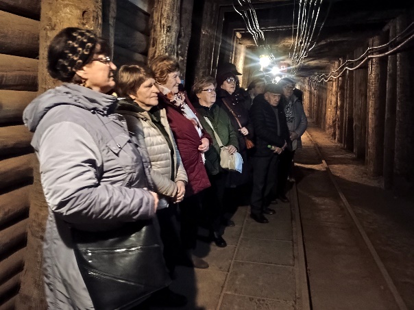 GOPS Gorlice zdjęcie seniorów podczas zajęć