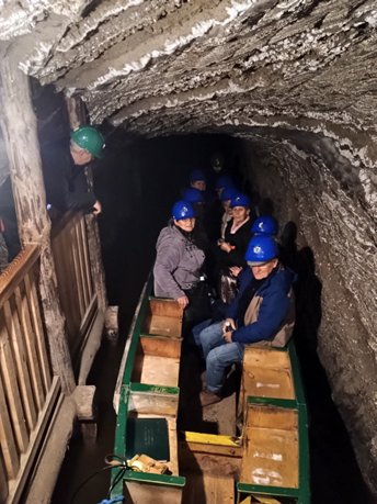 GOPS Gorlice zdjęcie seniorów podczas zajęć