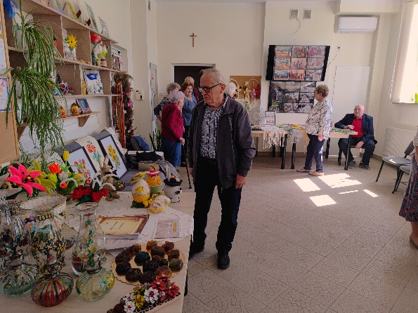 GOPS Gorlice zdjęcie seniorów podczas zajęć