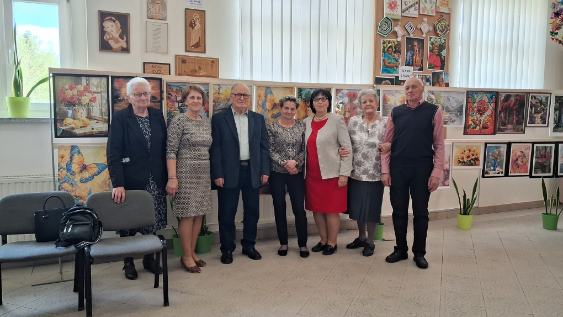 GOPS Gorlice zdjęcie seniorów podczas zajęć