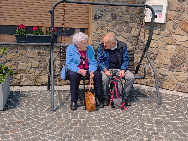 GOPS Gorlice zdjęcie seniorów podczas zajęć
