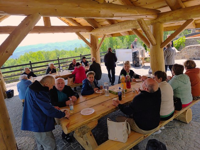 GOPS Gorlice zdjęcie seniorów podczas zajęć