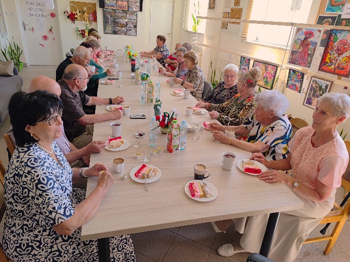 GOPS Gorlice zdjęcie seniorów podczas zajęć