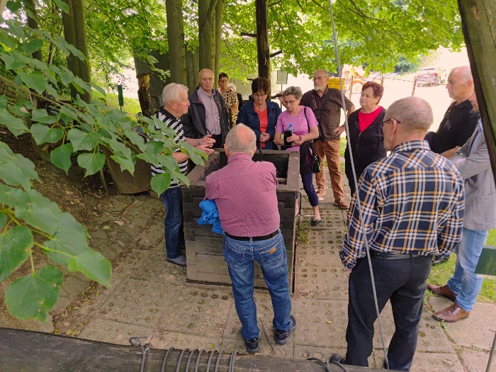 GOPS Gorlice zdjęcie seniorów podczas zajęć