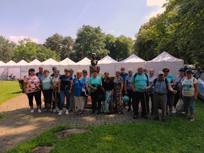 GOPS Gorlice zdjęcie seniorów podczas zajęć