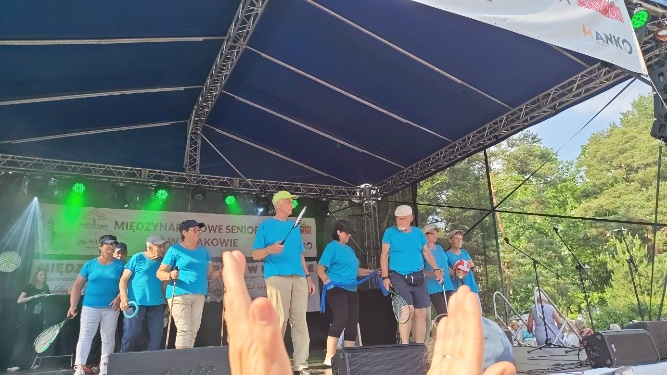 GOPS Gorlice zdjęcie seniorów podczas zajęć