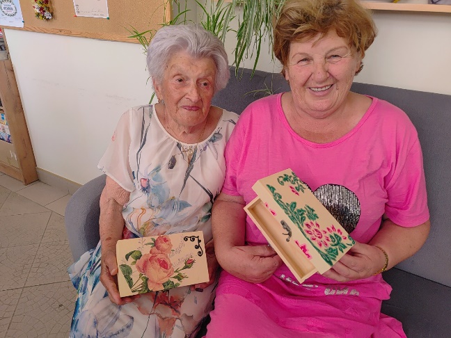 GOPS Gorlice zdjęcie seniorów podczas zajęć