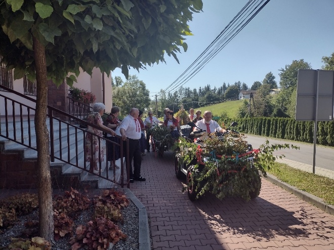 GOPS Gorlice zdjęcie seniorów podczas zajęć