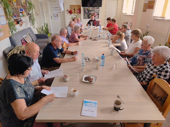 GOPS Gorlice zdjęcie seniorów podczas zajęć