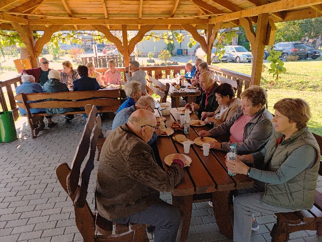 GOPS Gorlice zdjęcie seniorów podczas zajęć