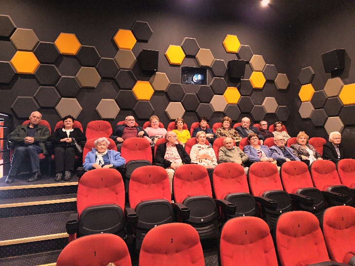 GOPS Gorlice zdjęcie seniorów podczas zajęć